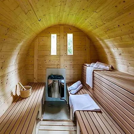 فندق Comfortable With Air Conditioning 4*